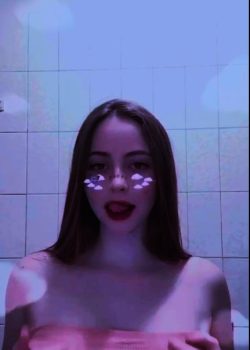 Blamquita se graba haciendo travesuras en el baño 11