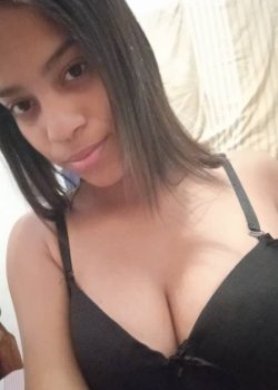 Morra tetona se graba jugando con ellas 20