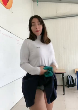 Colegiala XXX le mama la verga a su profesor 14