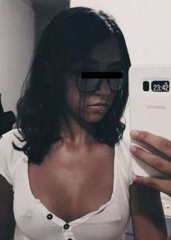Morenita tetona las muestra en vivo para sus fans 7