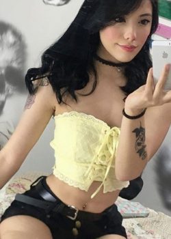 Que rico goza esta flaquitetona mientras se turba con su dildo 21