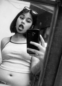 Se la cojieron de costadito a la chechita del curso 15