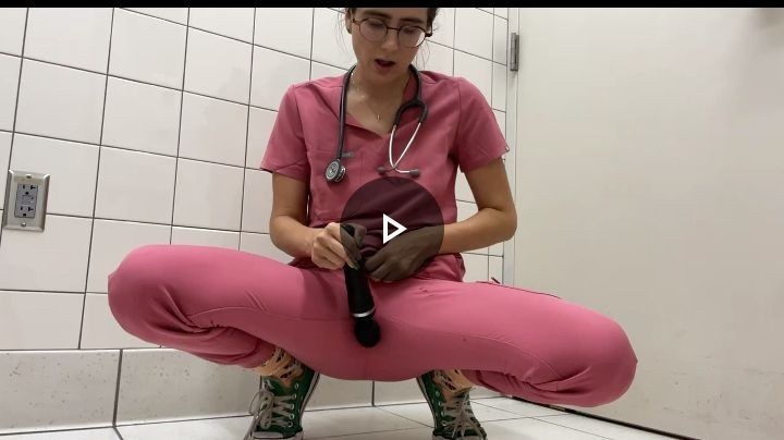 Flaquita lleva su vibrador para aguantar las guardias 10