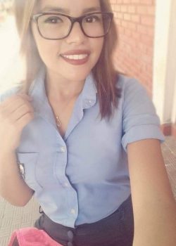 Timida de lentes manda nudes a su novio 10