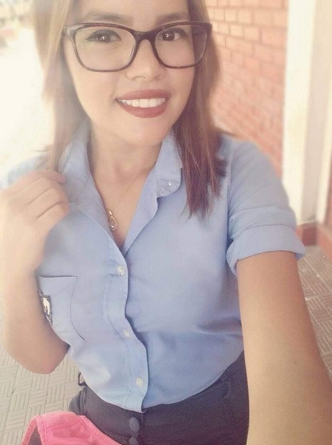 Timida de lentes manda nudes a su novio 10