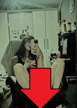 Flaquita gamer se turba para sus subs 16