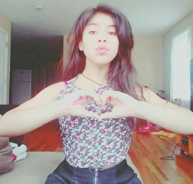Morrita manda nudes y videos turbandose al tio 10