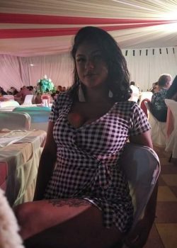 La hermana mayor de la quinceañera me manda nudes y videos 4