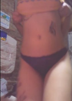 Blanquita tetona se graba metiendose pepino 13