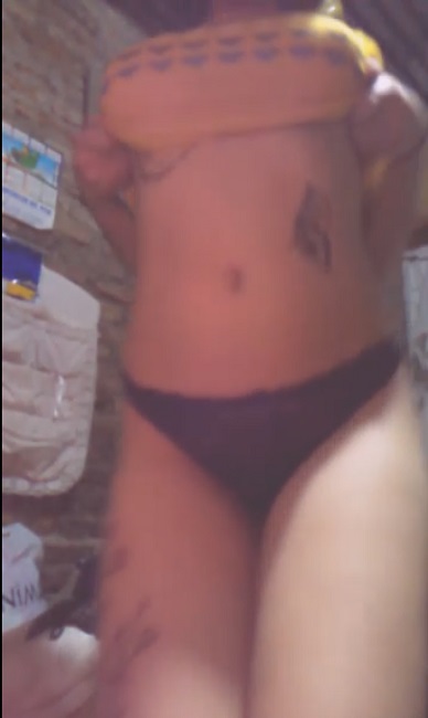 Blanquita tetona se graba metiendose pepino 10