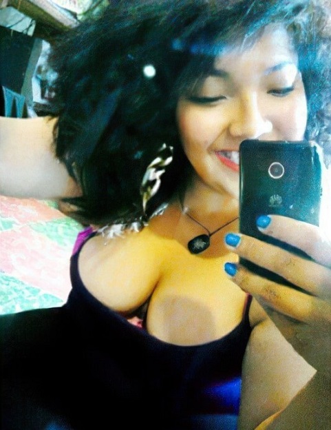 Morena mostrando las tetasas 10