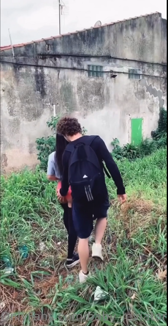 Putita siendo cogida en baldio 10