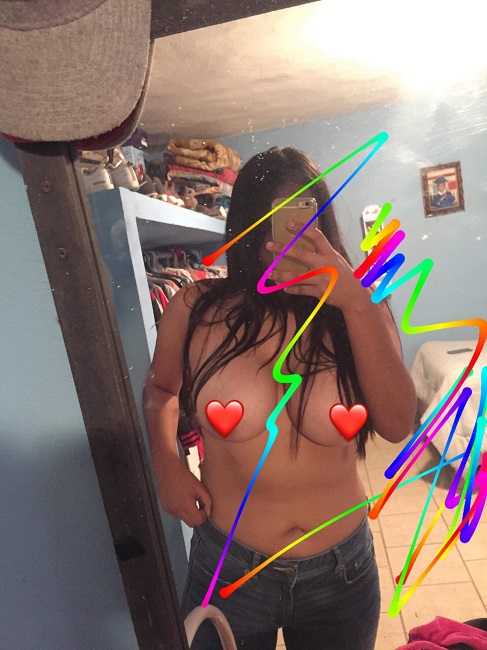 Mi flaca me manda videos manoseandose las tetasas 10