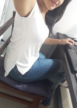 Mi mejor amiga se aburrio de estudiar y me mando nudes 9