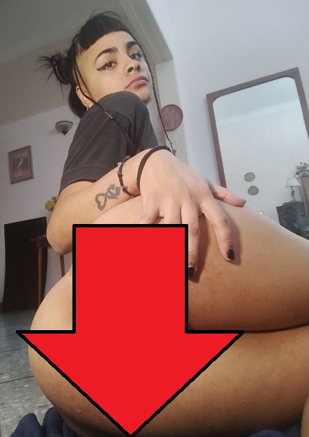 Flaquita argentina se turba con su nuevo dildo 10