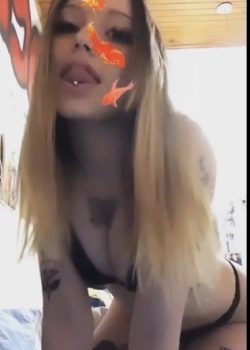 Rubia hermosa se graba moviendo el culazo (termina turbada) 13
