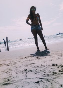 Morenita que conoci en la playa me manda videos turbandose duro 5