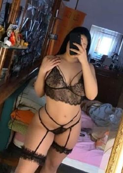 Mi mejor amiga por error me manda su pack de videos y nudes 8