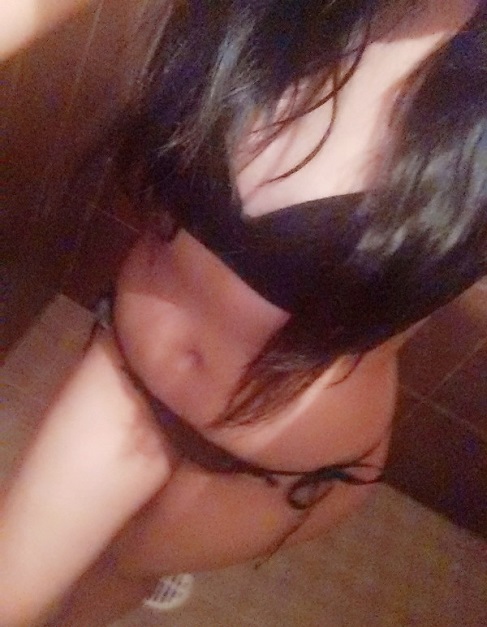 Morrita se graba turbandose en la ducha para su flaco 10