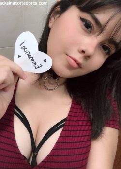 Putita Otaku masturbandose 14