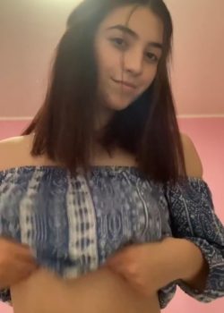 Compañera Me Muestra Las Tetas 4