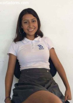 Putita Colegiala Mostrando el orto 8
